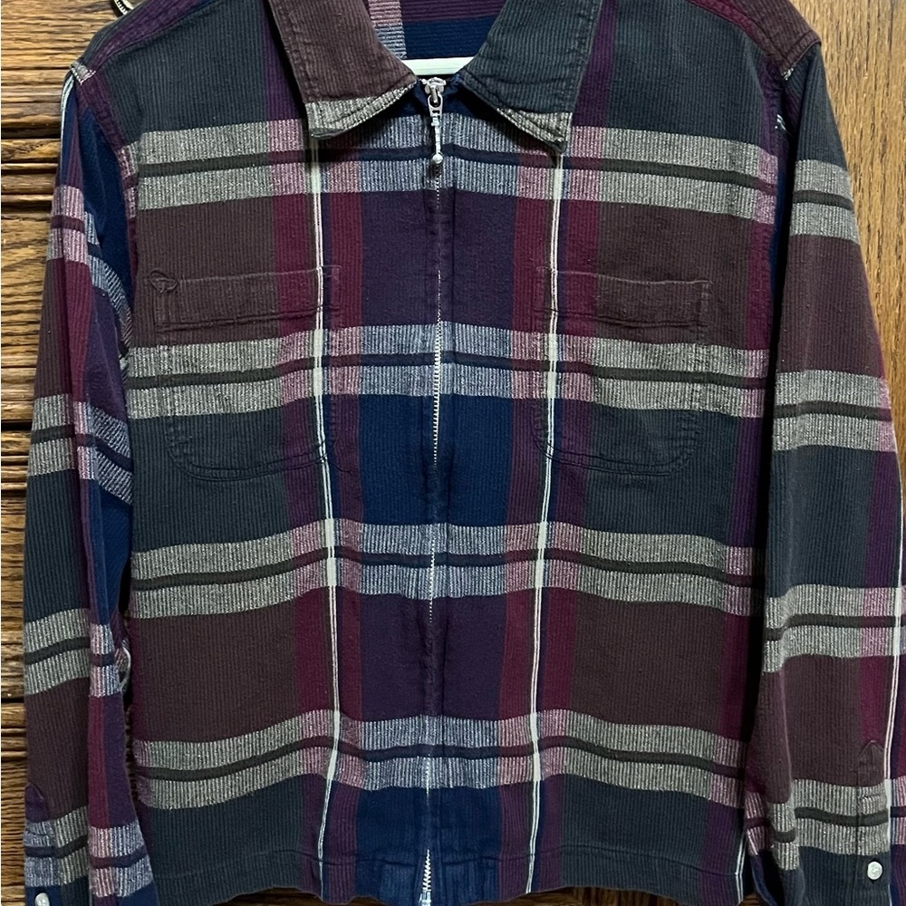 Carolina Colours plaid large zippered jacket, perfect for layering, smoke free
